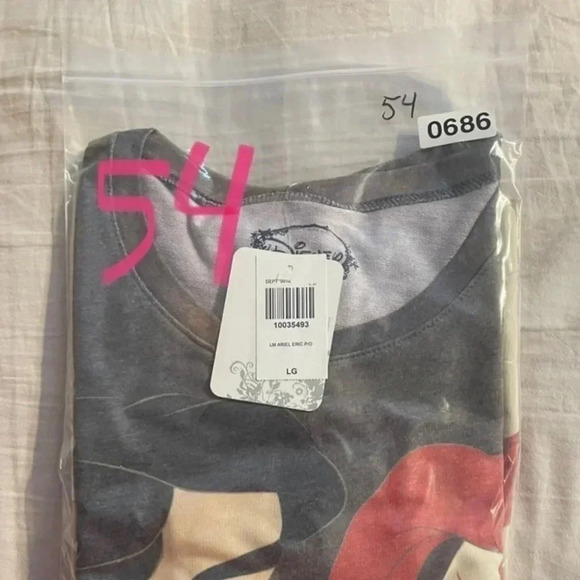 NWT’S. Disney The Little Mermaid Sweatshirt featuring Ariel and Prince Eric. - Picture 8 of 8